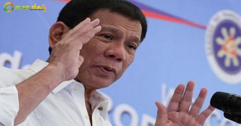 Let Embassy Hold Passports: Duterte - ’Filipinos must have access to cellphones’